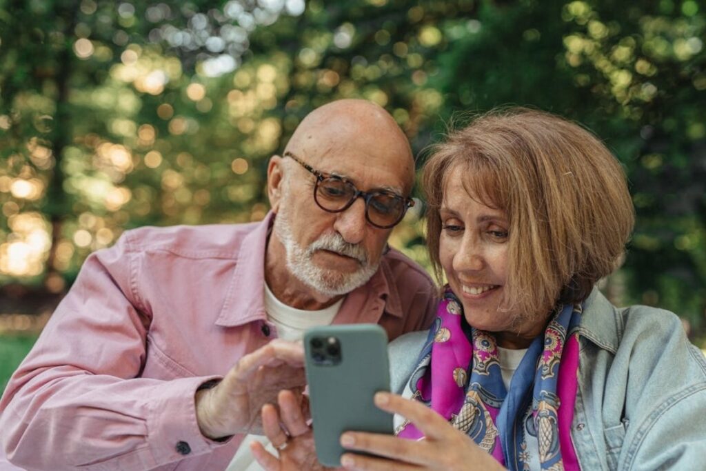 Reviewing options of optimum mobile plans for seniors