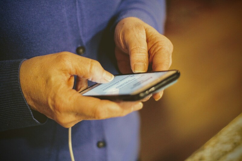 how-lively-phone-service-works