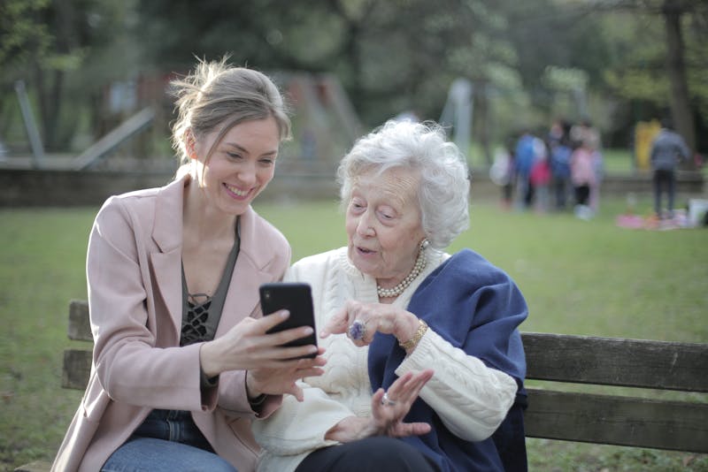 is-the-jitterbug-flip-phone-good-for-seniors