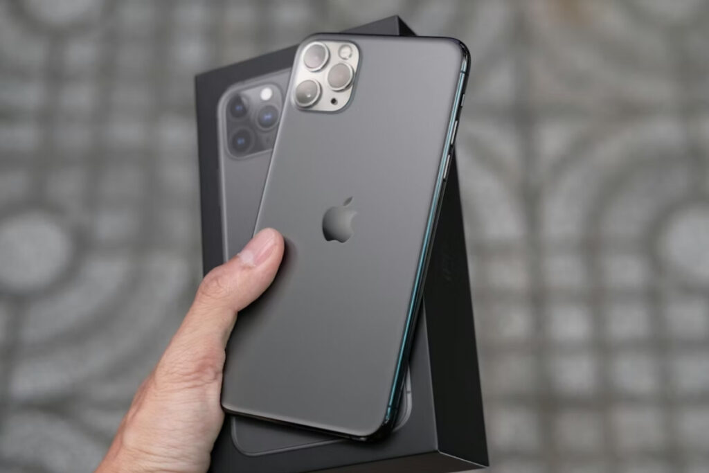 Free iPhone 11 Pro Max in Lifeline phone promotion
