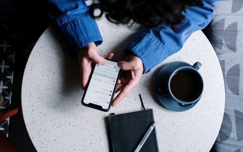Free iPhone 11 Pro Max Lifeline used for daily communication