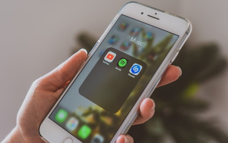 Free iPhone 8 offered by lifeline program for eligible users with government support