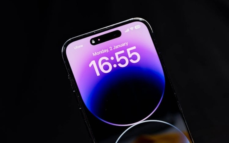free iphone 17 from lifeline helps maintain reliable connectivity if available