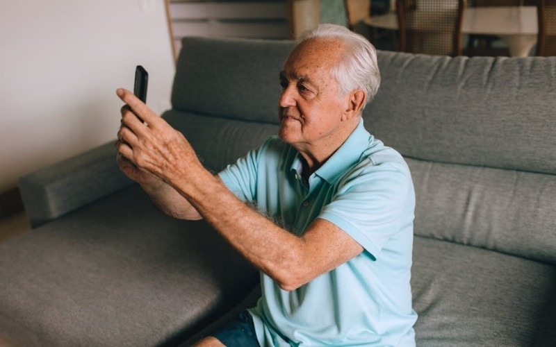 Clear call audio on the Iris flip phone for older adults