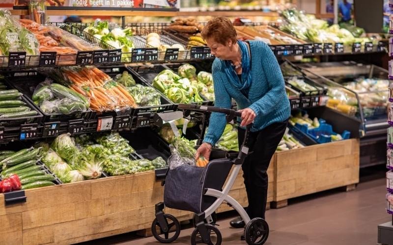 Fresh food savings at a discount grocery store near me