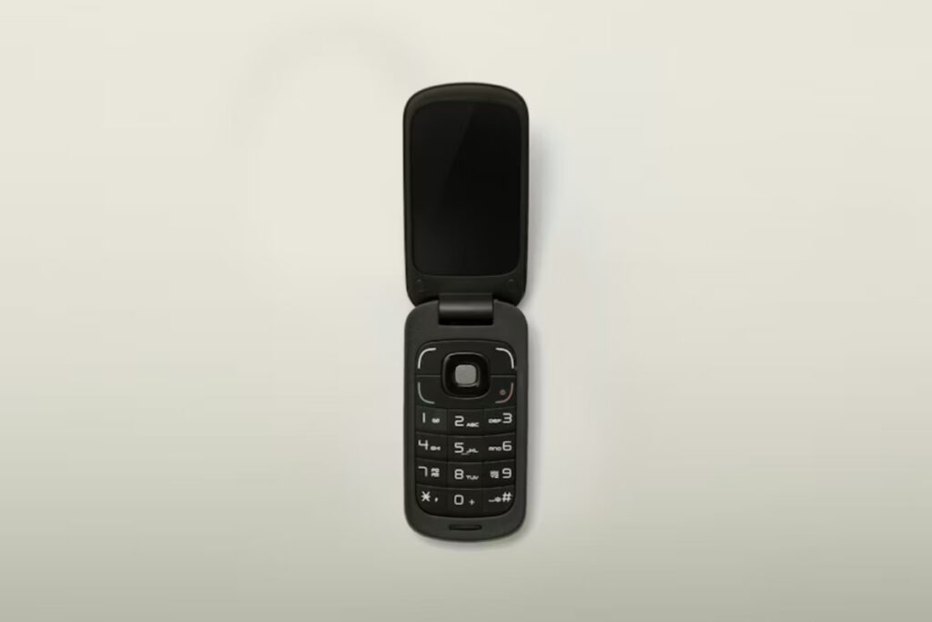 Senior-friendly Iris Easy Flip Phone featuring an easy flip design