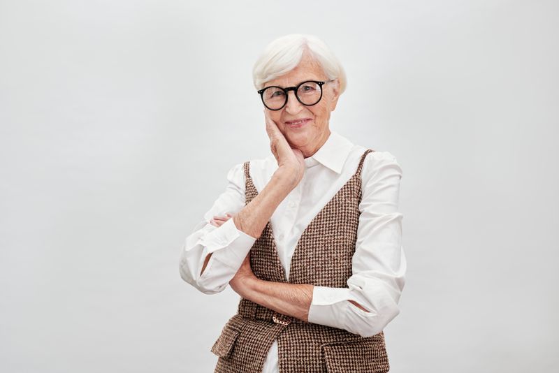 senior-citizen-old-woman-hairstyles-for-over-70-side-swept-bangs