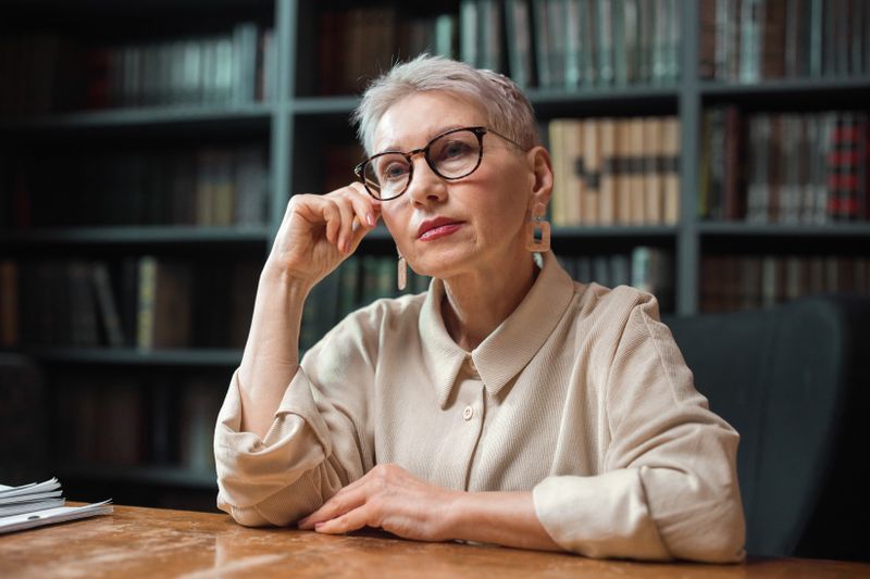 senior-citizen-easy-short-hairstyles-for-over-70-textured-pixie